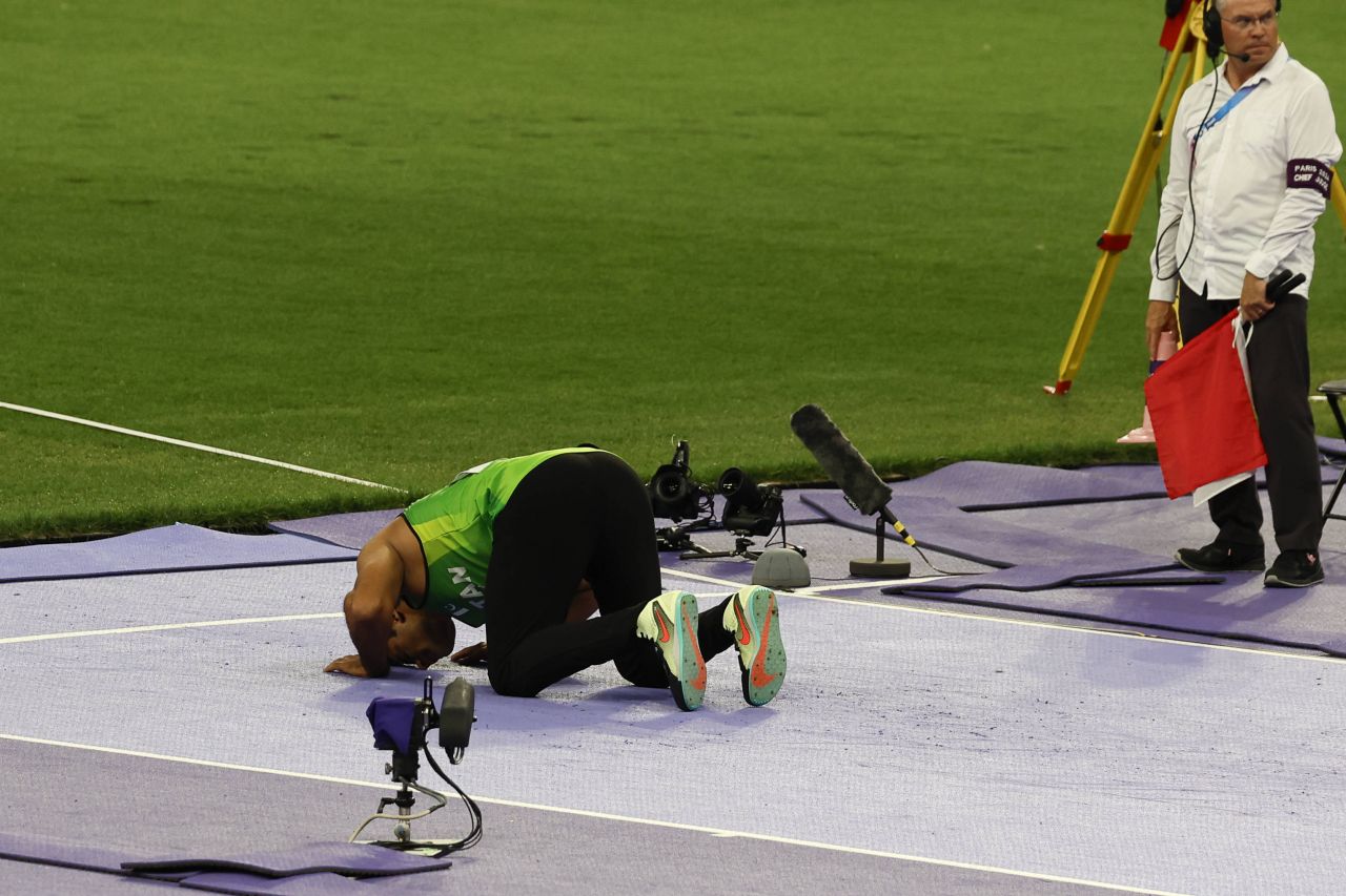 Nebunie cu prăjituri și bomboane în Pakistan după aurul olimpic al lui Arshad Nadeem! ”El a dus aurul, noi nu avem nimic”_5