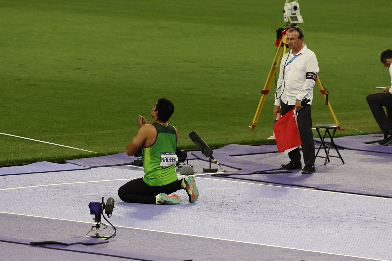 Nebunie cu prăjituri și bomboane în Pakistan după aurul olimpic al lui Arshad Nadeem! ”El a dus aurul, noi nu avem nimic”_6