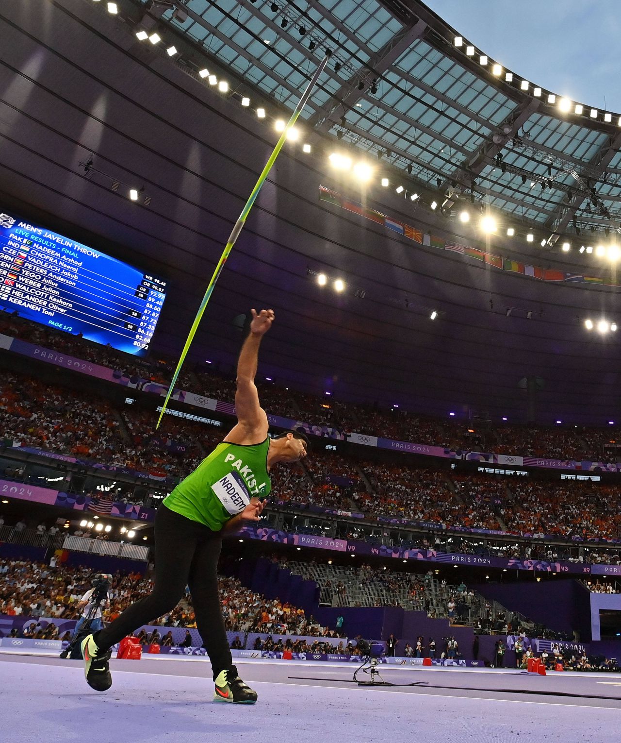 Nebunie cu prăjituri și bomboane în Pakistan după aurul olimpic al lui Arshad Nadeem! ”El a dus aurul, noi nu avem nimic”_8