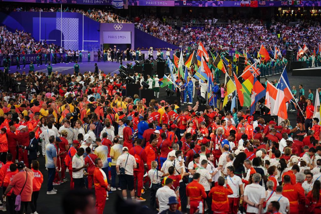 Ceremonie grandioasă la încheierea Jocurilor Olimpice de la Paris! Mihaela Cambei a purtat drapelul României_2