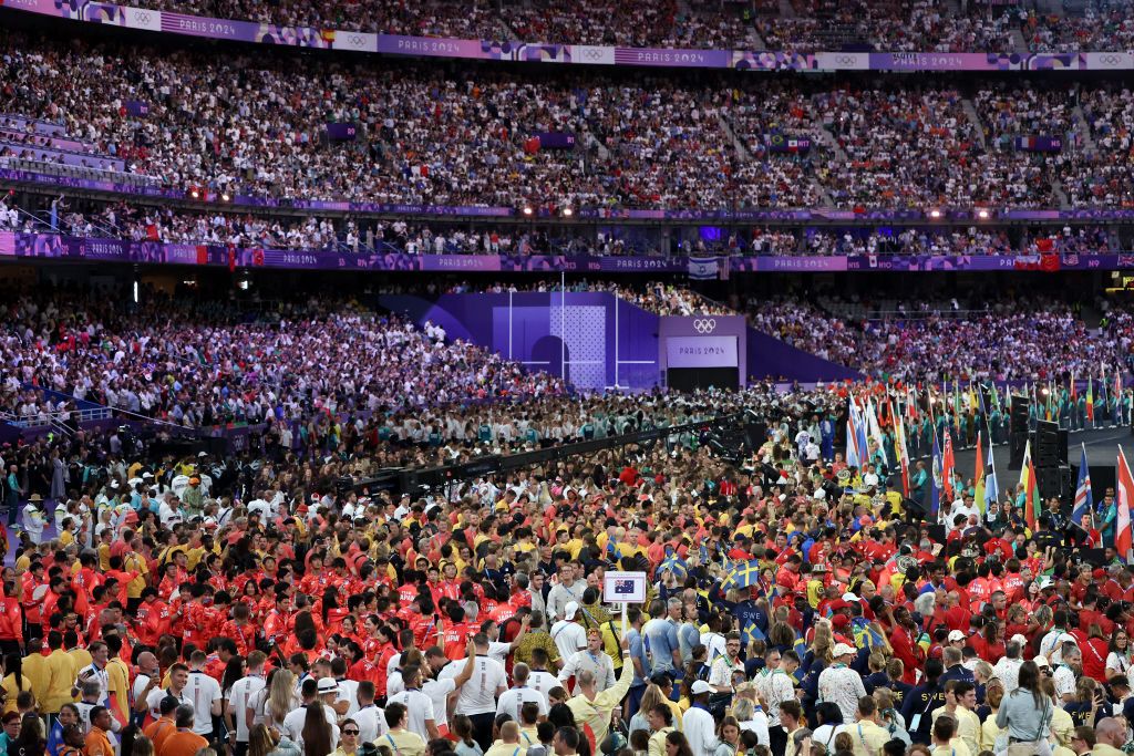 Ceremonie grandioasă la încheierea Jocurilor Olimpice de la Paris! Mihaela Cambei a purtat drapelul României_11