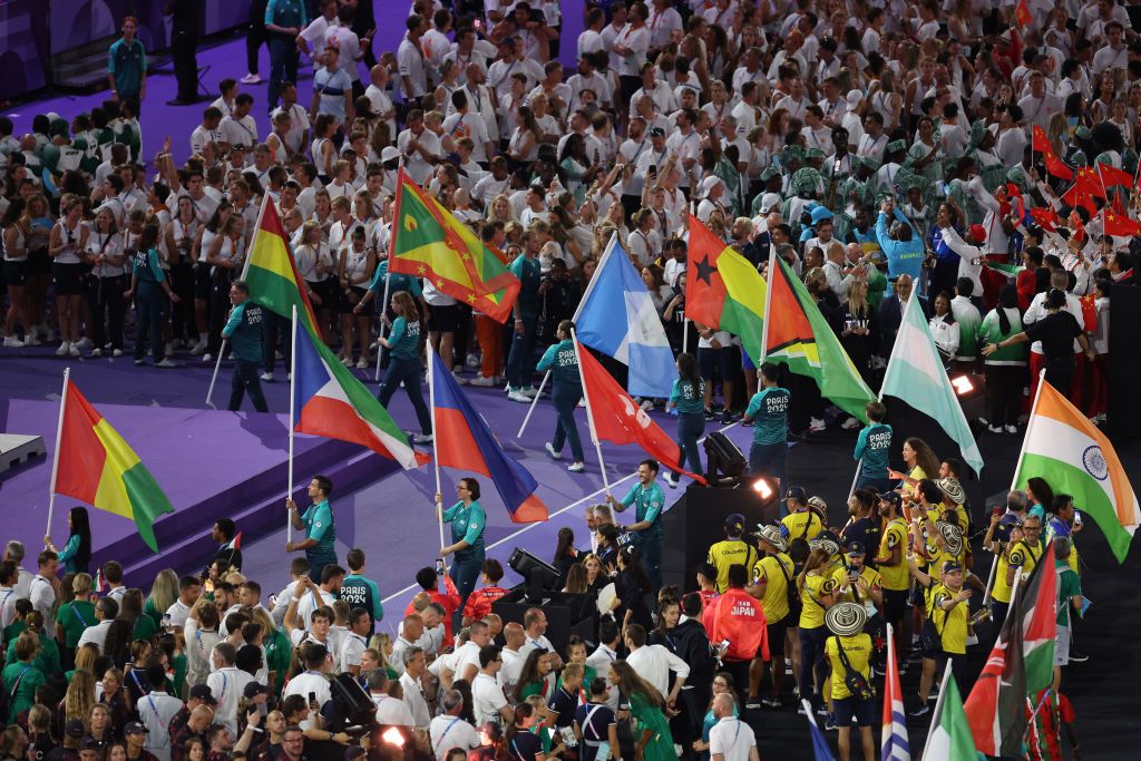 Ceremonie grandioasă la încheierea Jocurilor Olimpice de la Paris! Mihaela Cambei a purtat drapelul României_12