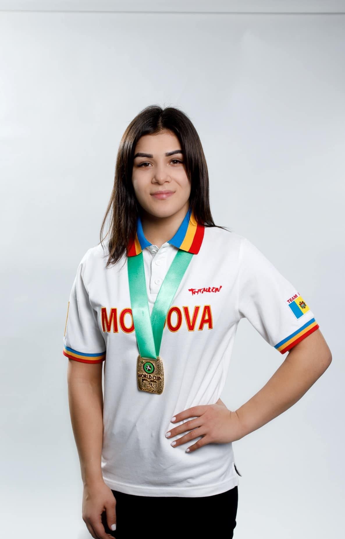 Anastasia Nichita, vicecampioana olimpică din Moldova, este Miss JO 2024! ”Mă băgam în faţa mamei şi îl rugam pe tata să n-o bată”_14