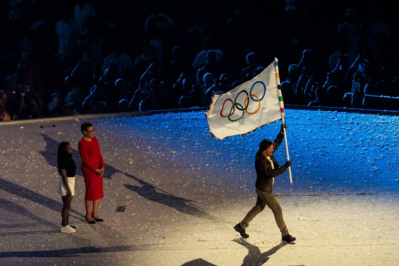 Tom Cruise, cascadorii spectaculoase la ceremonia de închidere a Jocurilor Olimpice de la Paris_6