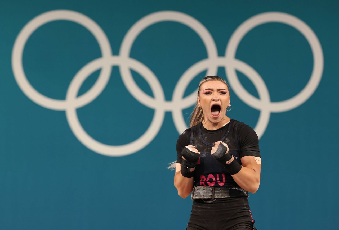 "Este foarte greu să ajungi acolo sus!" Mihaela Cambei, discurs plin de emoție la întoarcerea în țară după argintul olimpic_11