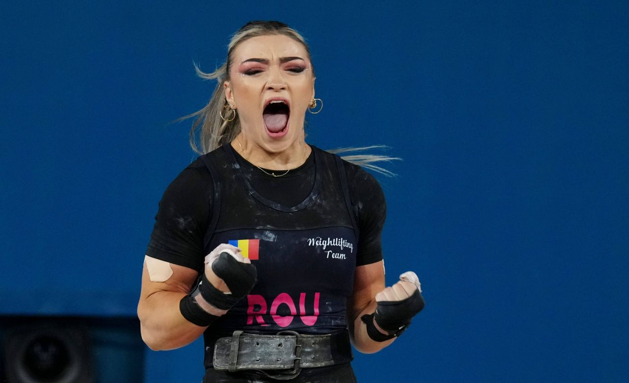 "Este foarte greu să ajungi acolo sus!" Mihaela Cambei, discurs plin de emoție la întoarcerea în țară după argintul olimpic_12