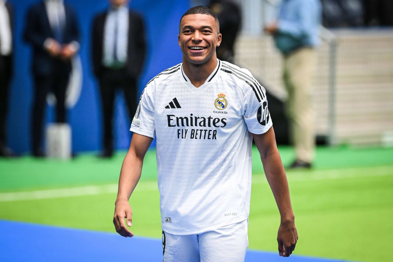 Gata, se rescrie istoria! Kylian Mbappe debutează oficial la Real Madrid_1