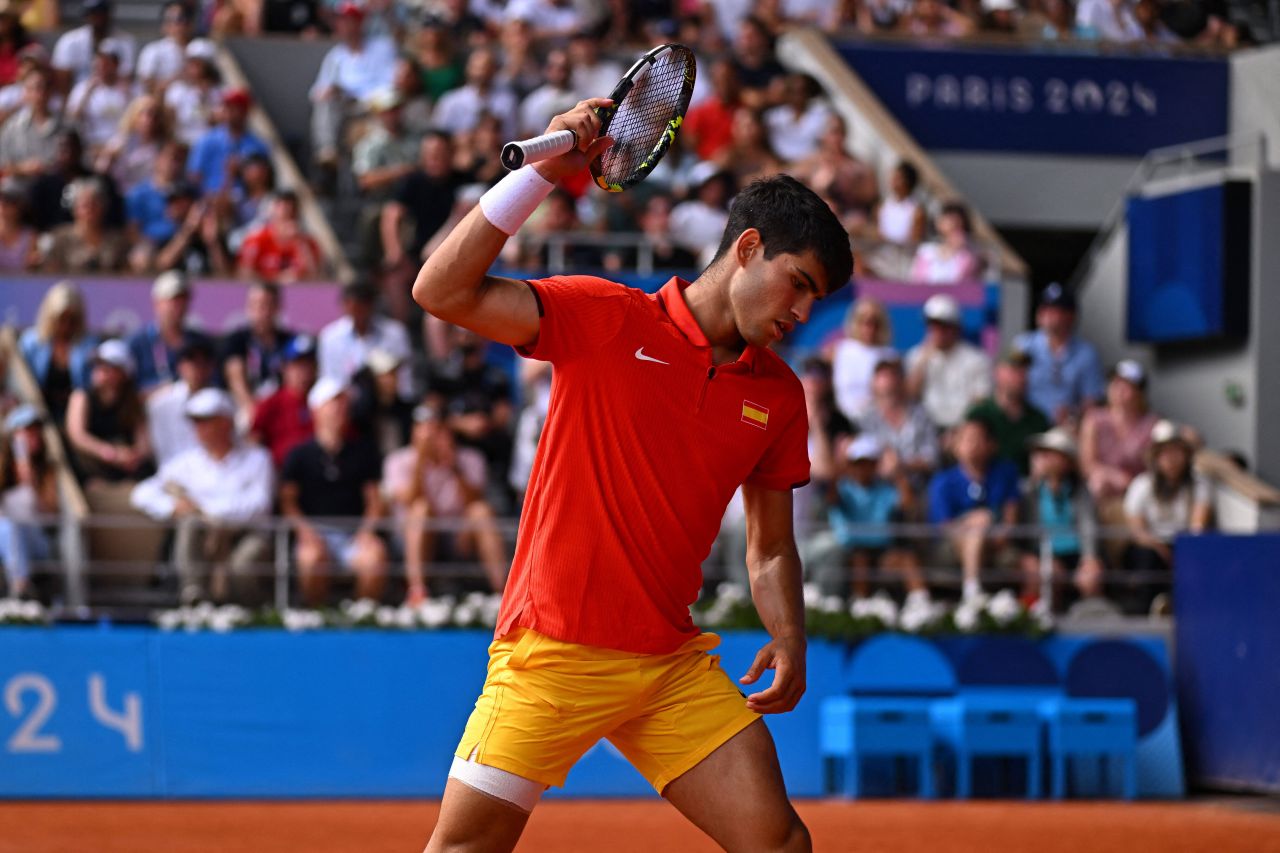 A făcut o pauză de la celebrul regim. Imagini rarisime cu Novak Djokovic sărbătorind medalia de aur cucerită la Paris_1