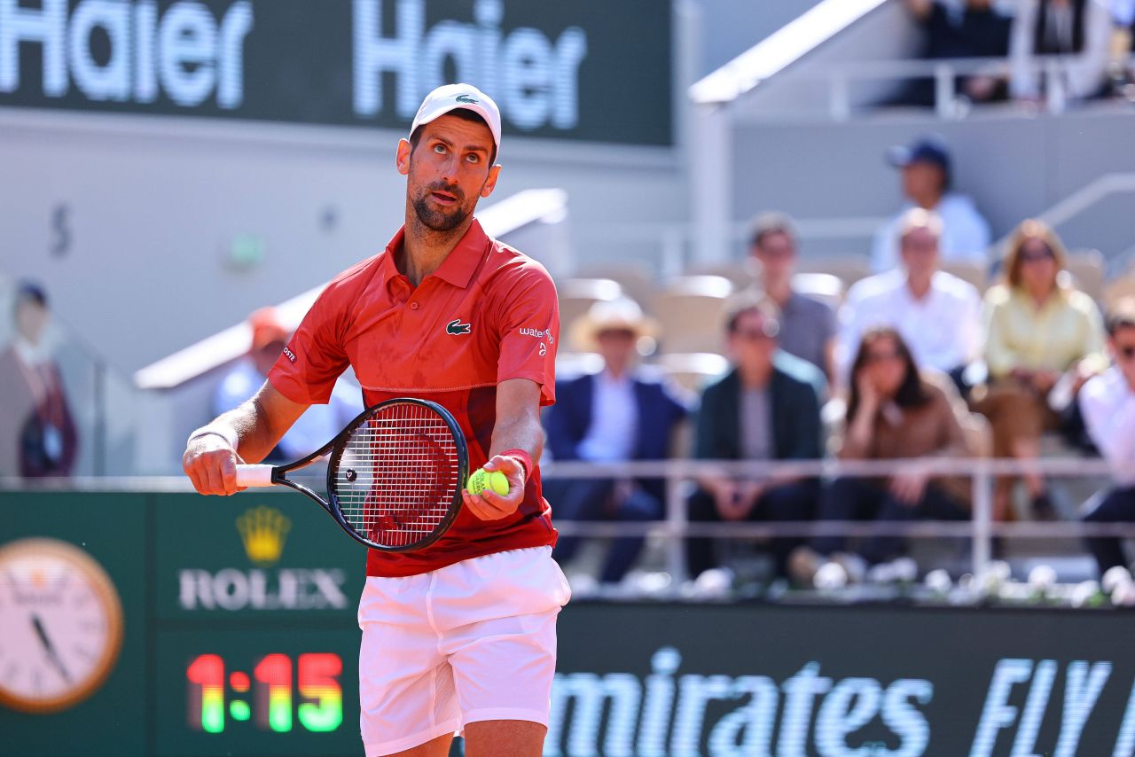 A făcut o pauză de la celebrul regim. Imagini rarisime cu Novak Djokovic sărbătorind medalia de aur cucerită la Paris_11