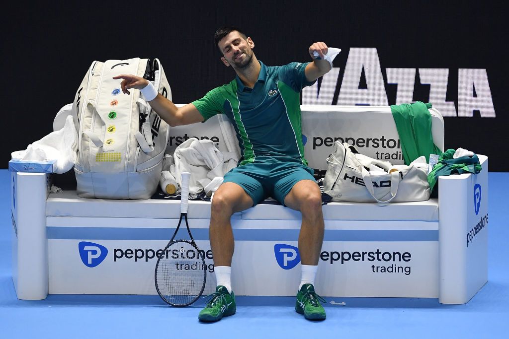 A făcut o pauză de la celebrul regim. Imagini rarisime cu Novak Djokovic sărbătorind medalia de aur cucerită la Paris_37