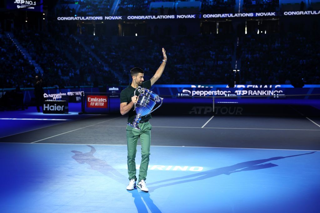 A făcut o pauză de la celebrul regim. Imagini rarisime cu Novak Djokovic sărbătorind medalia de aur cucerită la Paris_39