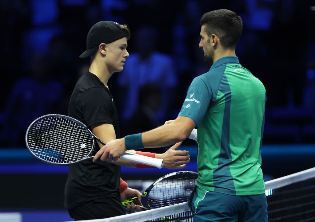 A făcut o pauză de la celebrul regim. Imagini rarisime cu Novak Djokovic sărbătorind medalia de aur cucerită la Paris_41