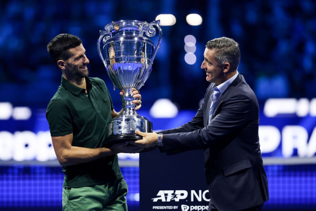 A făcut o pauză de la celebrul regim. Imagini rarisime cu Novak Djokovic sărbătorind medalia de aur cucerită la Paris_43