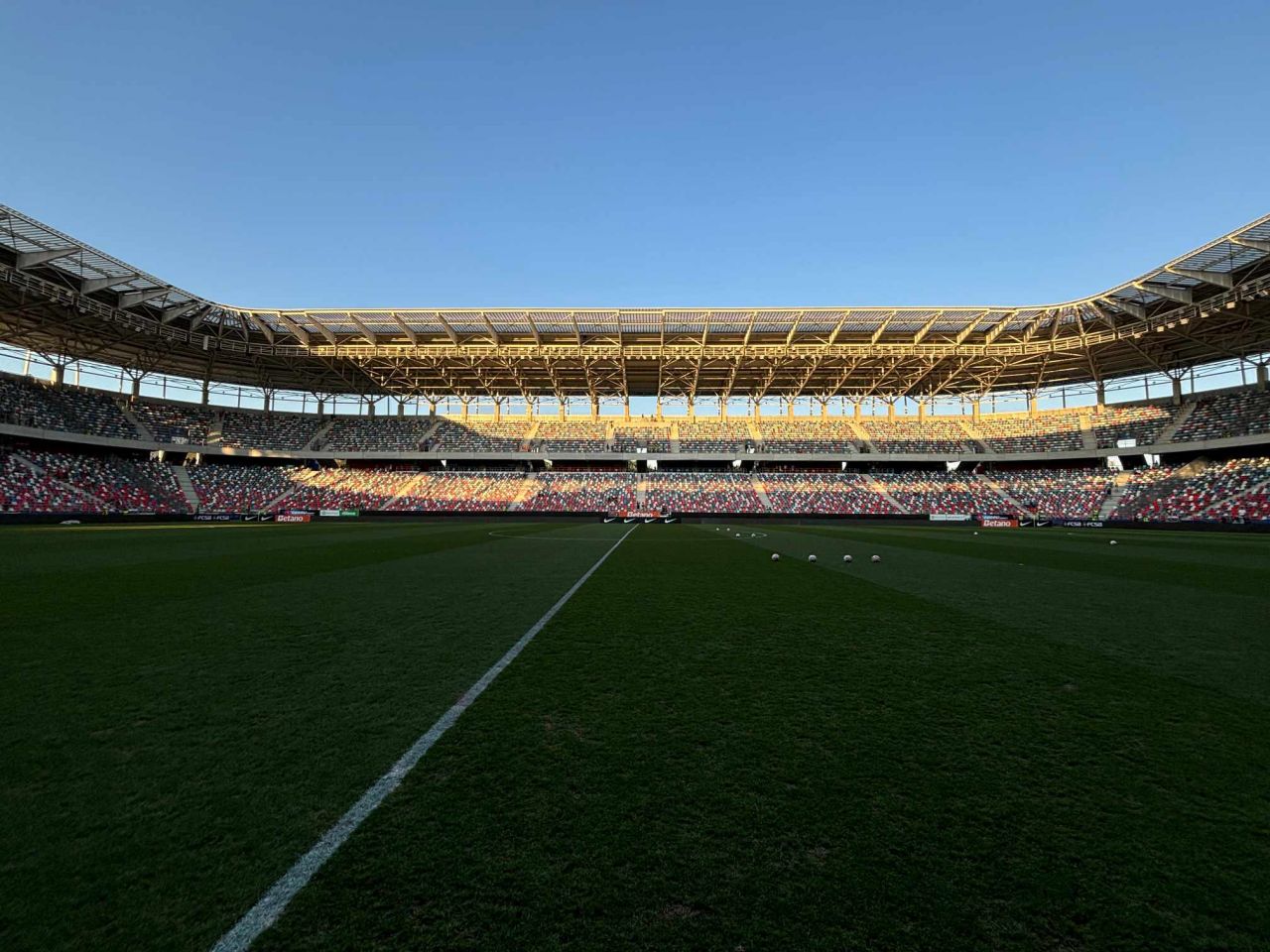 Cum arată gazonul de pe stadionul din Ghencea cu două ore înainte de FCSB - Sparta Praga (21:30, LIVE pe VOYO și PRO TV)_11