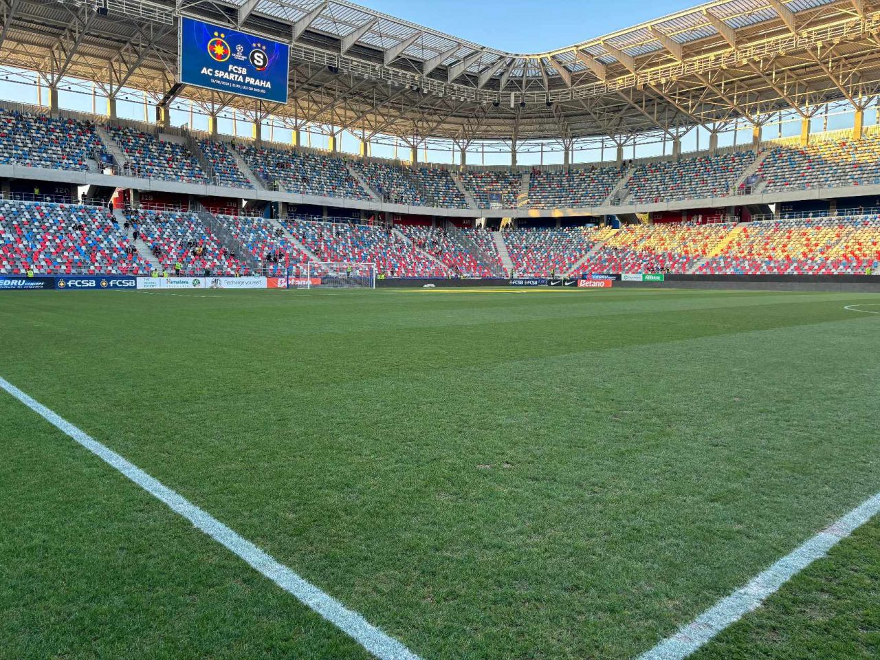 Cum arată gazonul de pe stadionul din Ghencea cu două ore înainte de FCSB - Sparta Praga (21:30, LIVE pe VOYO și PRO TV)_4