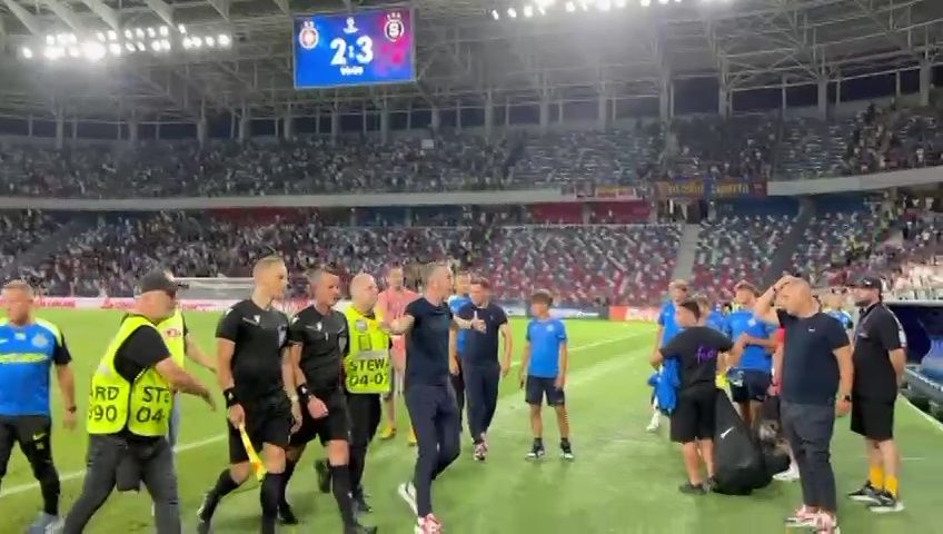 "O să te vadă Dumnezeu!" Ce s-a întâmplat după FCSB - Sparta Praga + MM Stoica, scut în fața arbitrilor_11