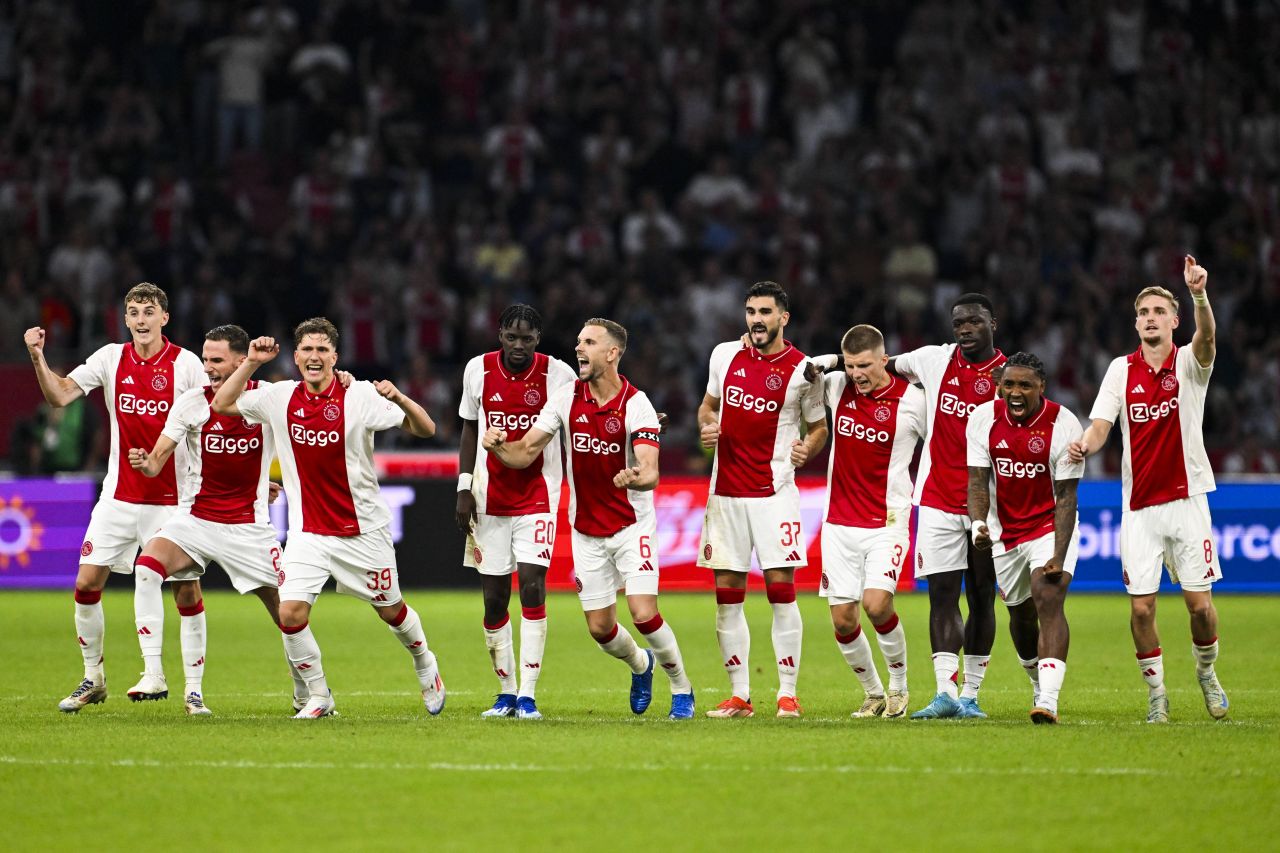 Ajax s-a calificat în play-off-ul Europa League după 34 de lovituri de departajare! Portarul de 40 de ani a apărat 5 și a transformat_1