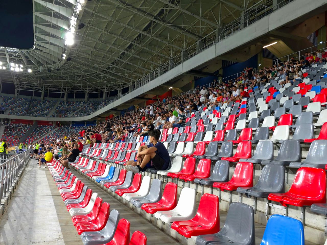 Bate vântul în Ghencea! Fanii FCSB-ului nu s-au înghesuit la stadion pentru meciul cu Poli Iași_4