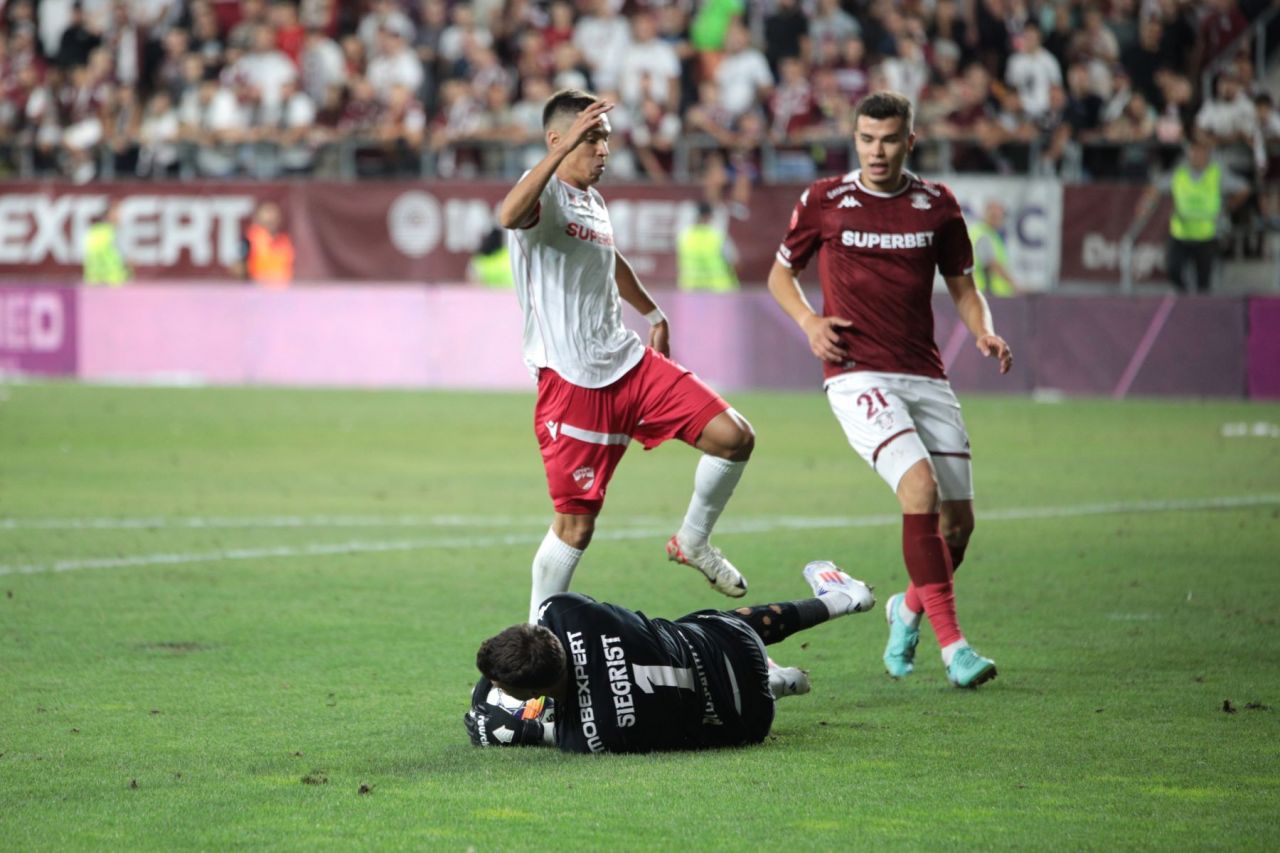 Remiza dintre Rapid și Dinamo, în imagini. Spectacol roș-alb-vișiniu, pe gazon și în tribune_63