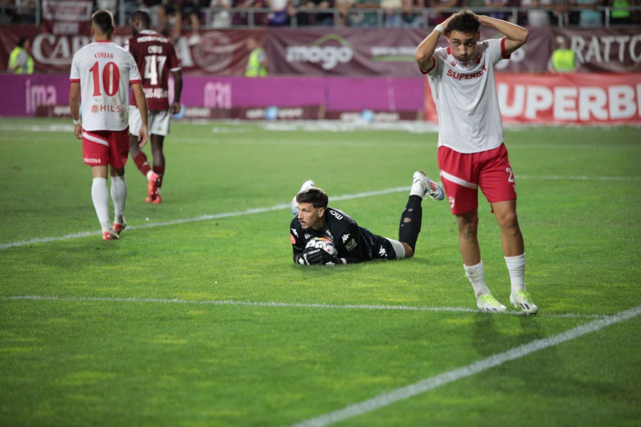 Remiza dintre Rapid și Dinamo, în imagini. Spectacol roș-alb-vișiniu, pe gazon și în tribune_68