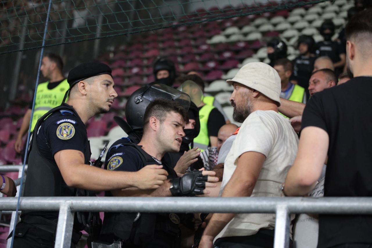 Remiza dintre Rapid și Dinamo, în imagini. Spectacol roș-alb-vișiniu, pe gazon și în tribune_80