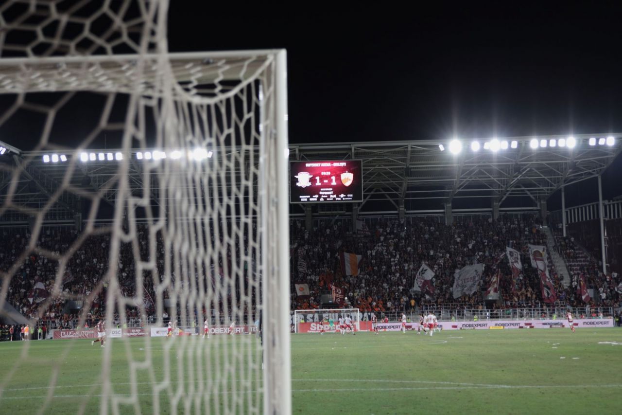 Remiza dintre Rapid și Dinamo, în imagini. Spectacol roș-alb-vișiniu, pe gazon și în tribune_81