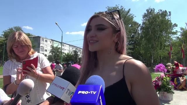 Mihaela Cambei, tur de onoare în Onești. Medaliata cu argint de la Jocurile Olimpice a fost aplaudată la scenă deschisă_1