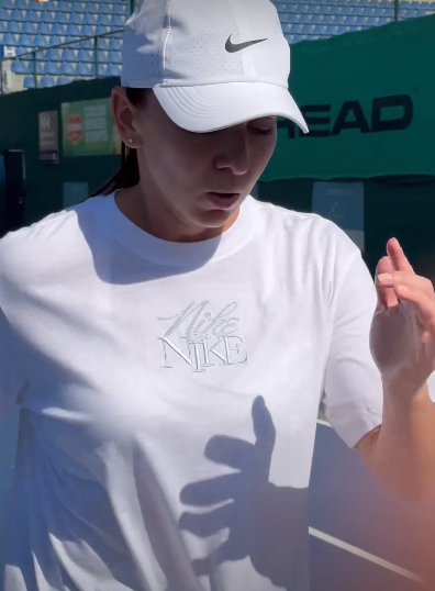 Simona Halep, de nerecunoscut! A apărut ca niciodată pe terenul de tenis_27