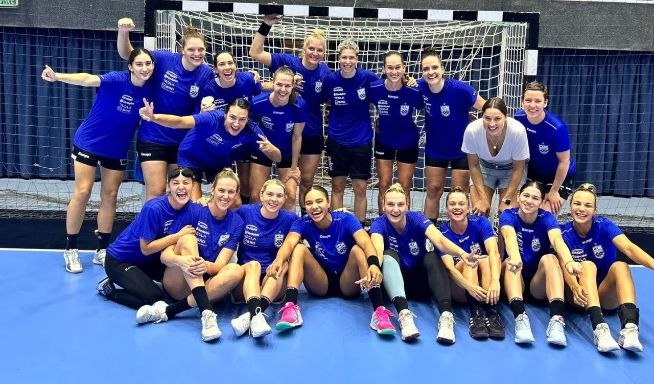 Rapid - Gloria Bistrița 28-36. Echipa lui Pera s-a calificat în finala Supercupei României la handbal feminin. Meciul a fost LIVE pe Pro Arena și VOYO_2