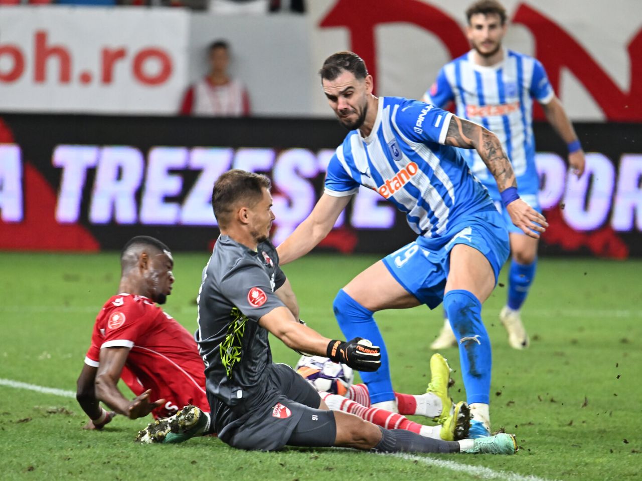 Dinamo - Universitatea Craiova 2-1. ”Câinii” luptă până la capăt și câștigă în nouă jucători_13