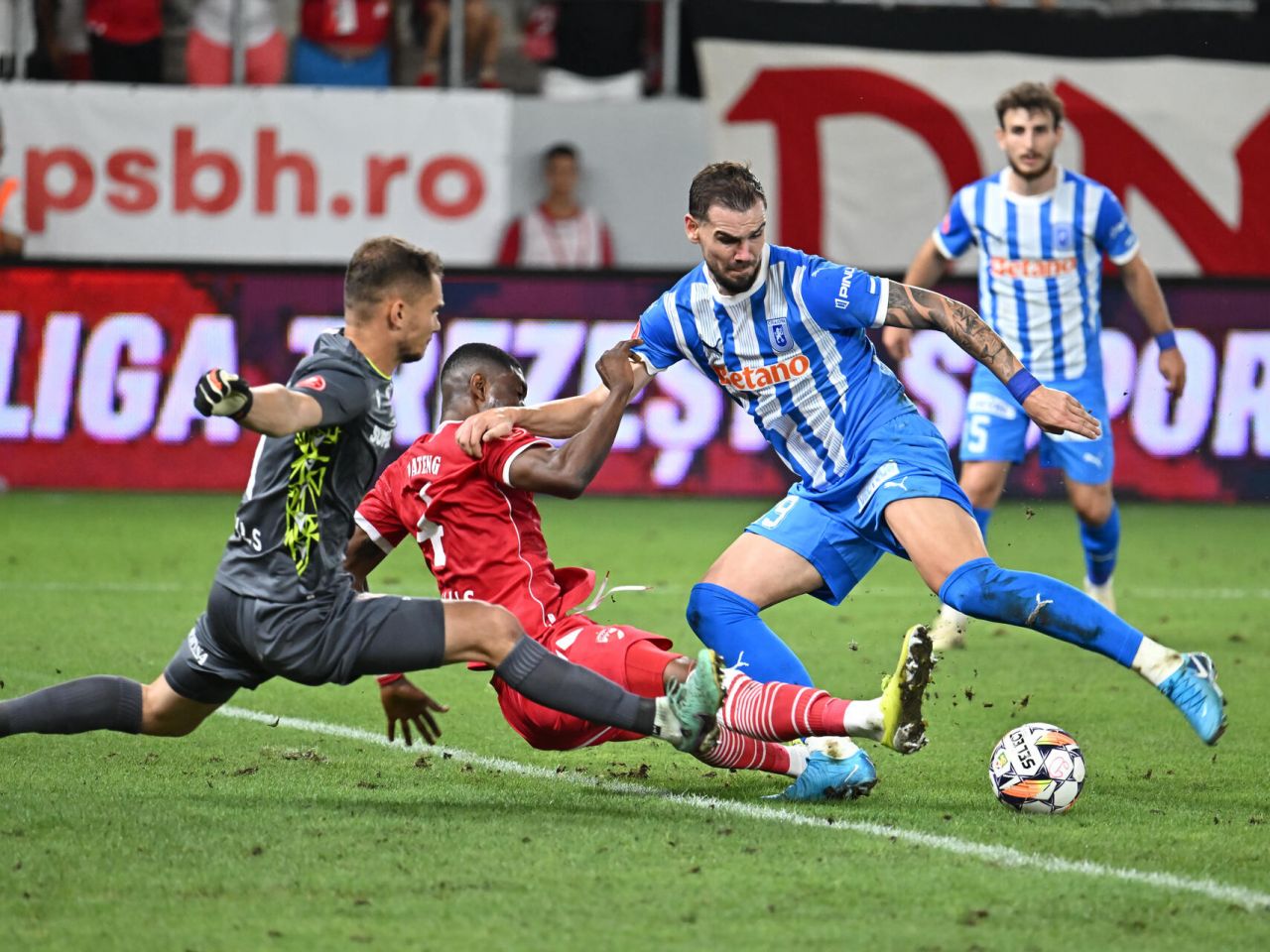 Dinamo - Universitatea Craiova 2-1. ”Câinii” luptă până la capăt și câștigă în nouă jucători_10