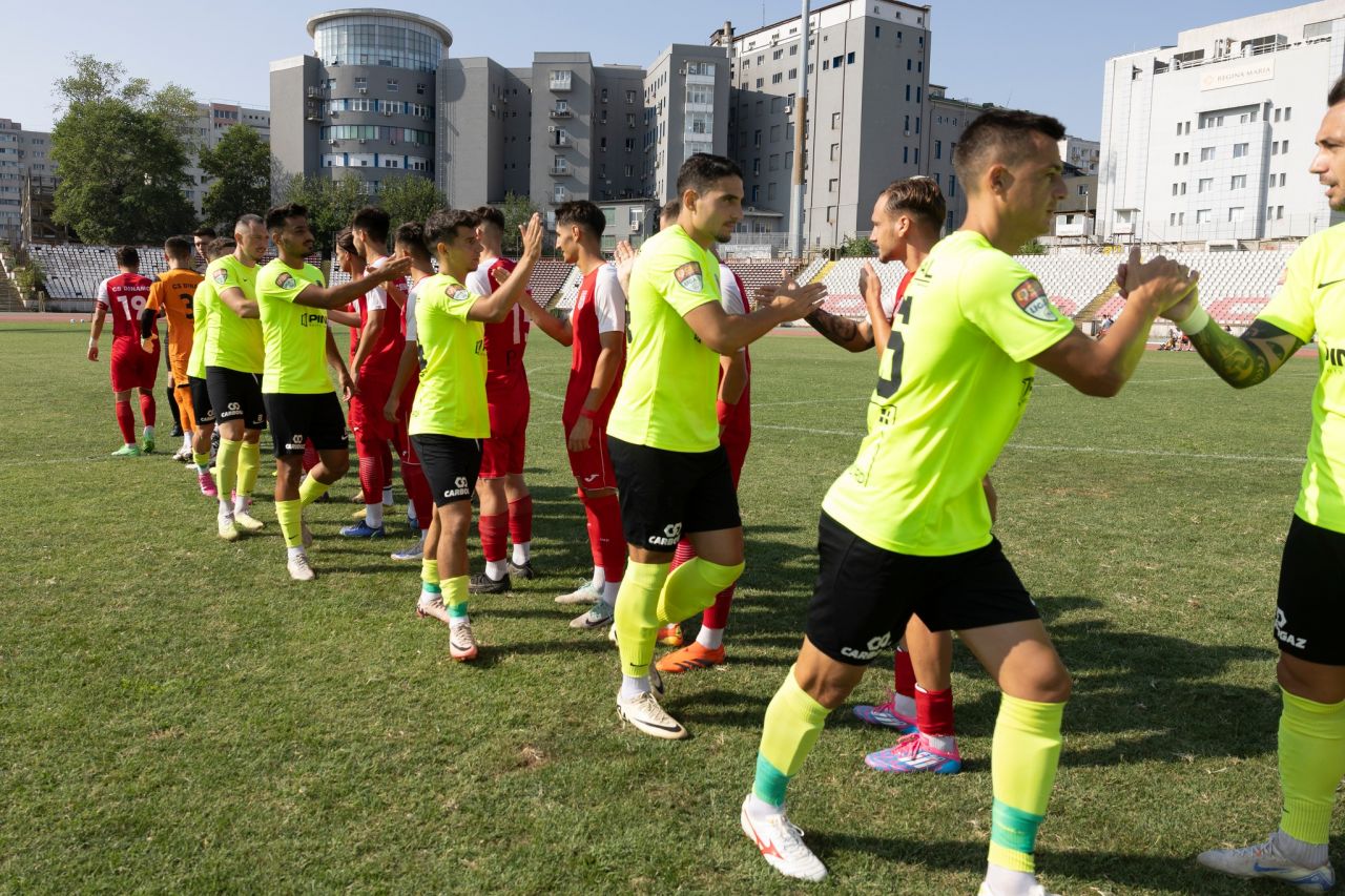 Încă se joacă fotbal pe stadionul din Ștefan cel Mare! Cât s-a încheiat CS Dinamo - CS Tunari, echipe antrenate de Florin Bratu și Dan Alexa_3