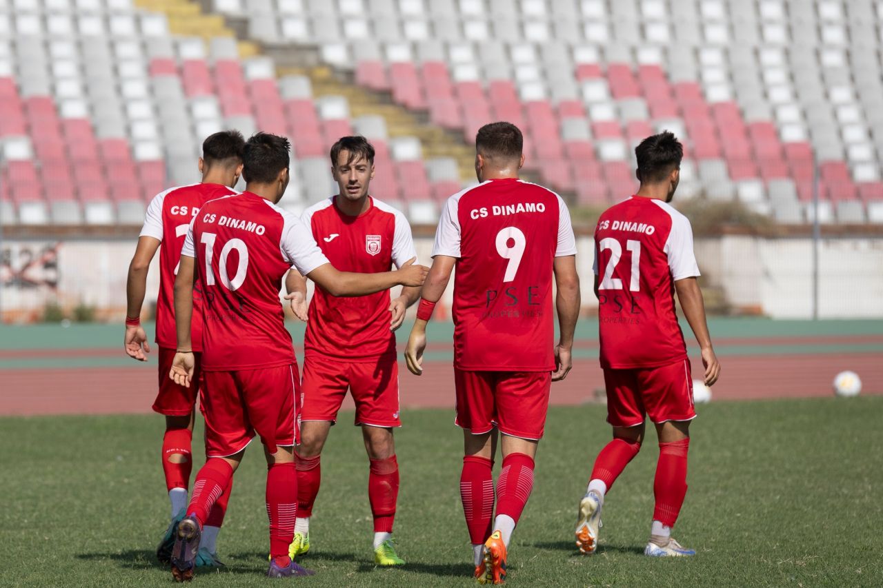 Încă se joacă fotbal pe stadionul din Ștefan cel Mare! Cât s-a încheiat CS Dinamo - CS Tunari, echipe antrenate de Florin Bratu și Dan Alexa_5