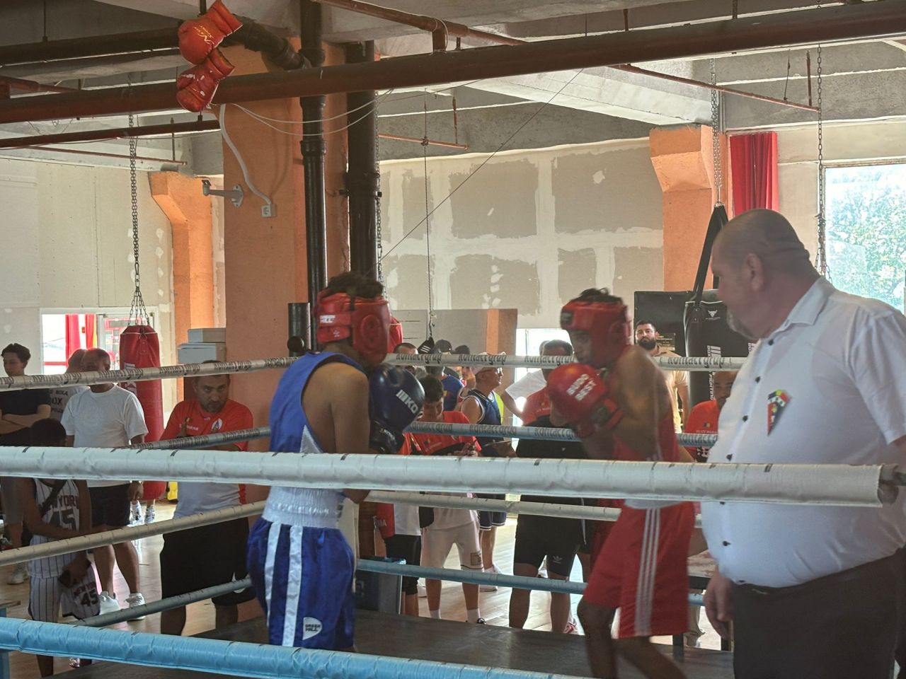 Băieții cu pumni de fier. Cadrele care arată cât de iubit e boxul: Doroftei și alți mari campioni i-au încurajat la "Pionierul" pe juniori la Cupa ACS Spumă Box 2024_13