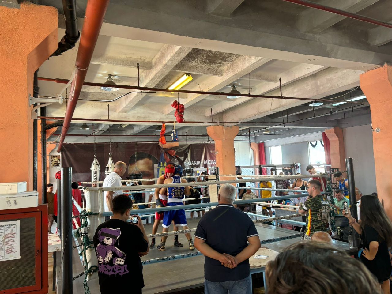 Băieții cu pumni de fier. Cadrele care arată cât de iubit e boxul: Doroftei și alți mari campioni i-au încurajat la "Pionierul" pe juniori la Cupa ACS Spumă Box 2024_16