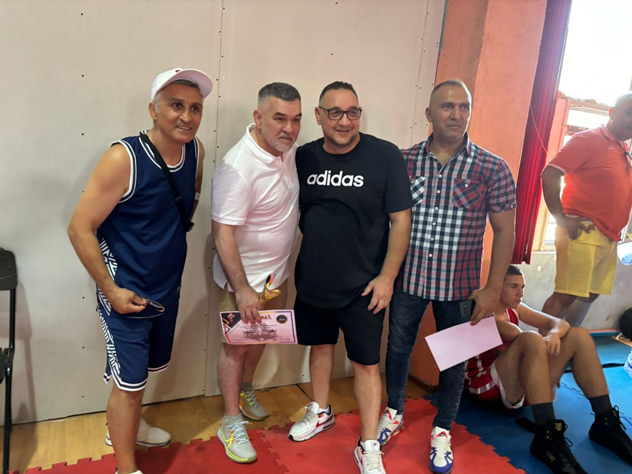 Băieții cu pumni de fier. Cadrele care arată cât de iubit e boxul: Doroftei și alți mari campioni i-au încurajat la "Pionierul" pe juniori la Cupa ACS Spumă Box 2024_17