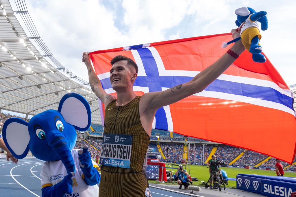 Un norvegian a pulverizat cel mai vechi record mondial din atletism!_6