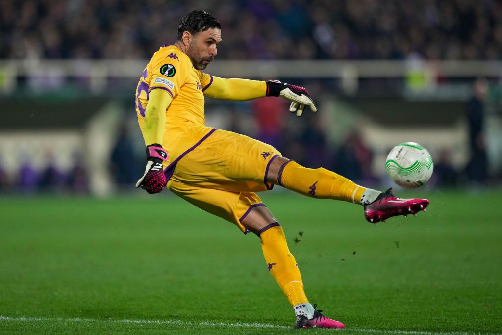 După ce a fost aproape să semneze cu Rapid, Salvatore Sirigu a devenit coleg cu Ionuț Nedelcearu la Palermo_2