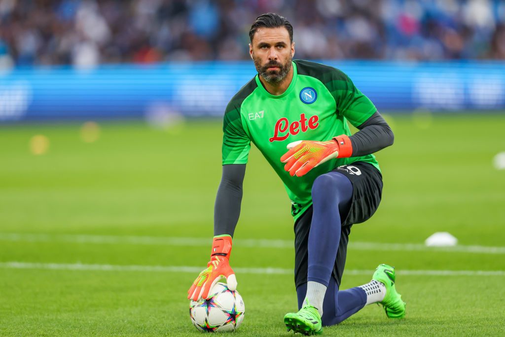 După ce a fost aproape să semneze cu Rapid, Salvatore Sirigu a devenit coleg cu Ionuț Nedelcearu la Palermo_5