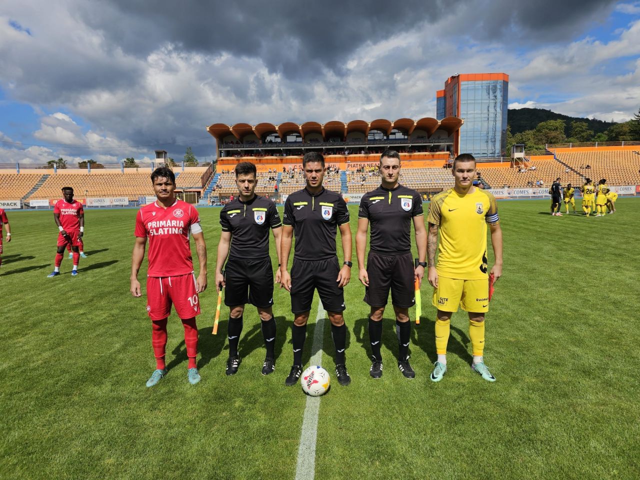 A debutat în Liga 1 acum 18 ani, a jucat la Rapid și acum este golgheterul Ligii 2! ”Va rămâne în staff-ul nostru după retragere”_2