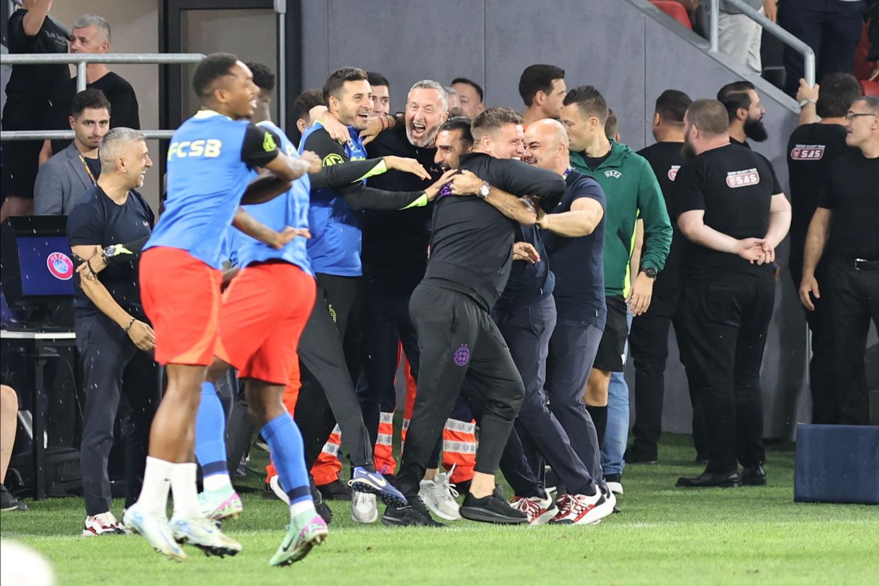 Elias Bucurică! Cum s-au bucurat Charalambous și elevii săi după golul magnific al lui Darius Olaru din 1-0 cu LASK Linz_11