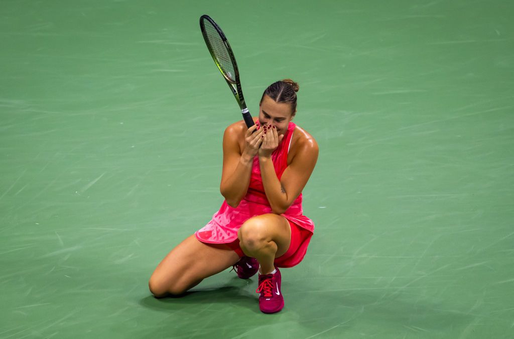 „Lady in Red” Aryna Sabalenka, apariție răvășitoare la ședința foto organizată în cinstea campioanei US Open_32