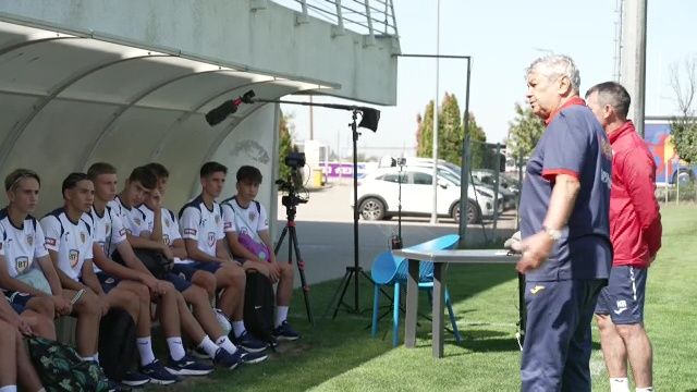 Mircea Lucescu l-a trimis pe Răzvan Marin să discute cu juniorii de la U16: "Vorbește tu în locul meu, spune-le ceva!"_3