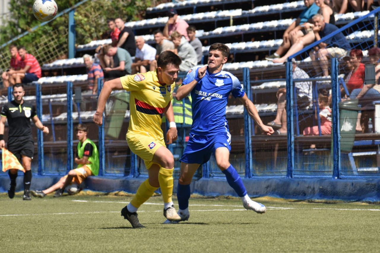 Ce mai face Deniz Giafer la noua echipă. Este coleg în centrul defensivei cu un fost jucător al lui Arsenal și Ajax Amsterdam!_13