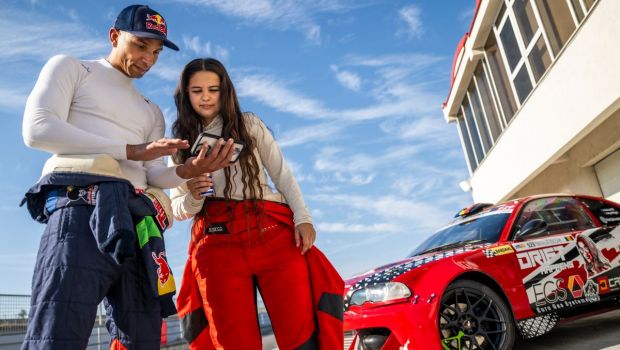 
	Ea e Natalia Iocsak, prima femeie pilot care a câștigat o etapă din Campionatul Național de Drift. Surpriză de la Red Bull Driftbrothers
