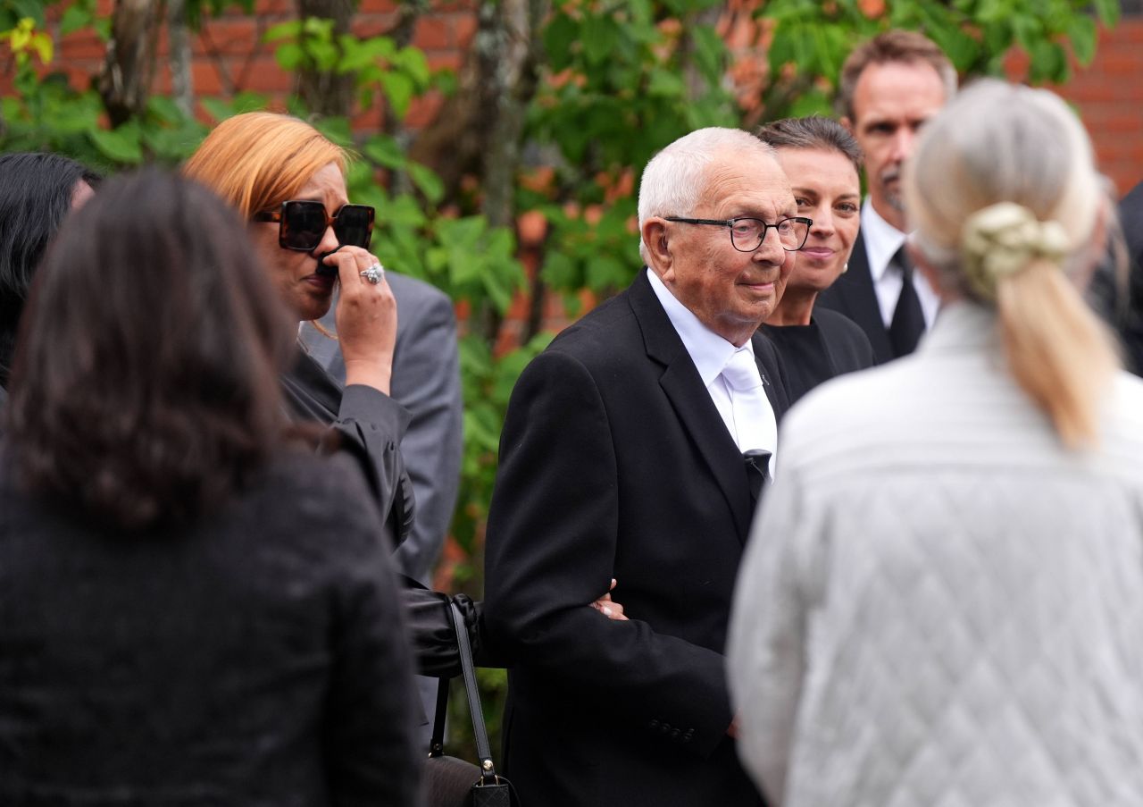 Sven-Goran Eriksson a fost înmormântat. Tatăl său și David Beckham, printre cei 600 de oameni prezenți la funeralii_8