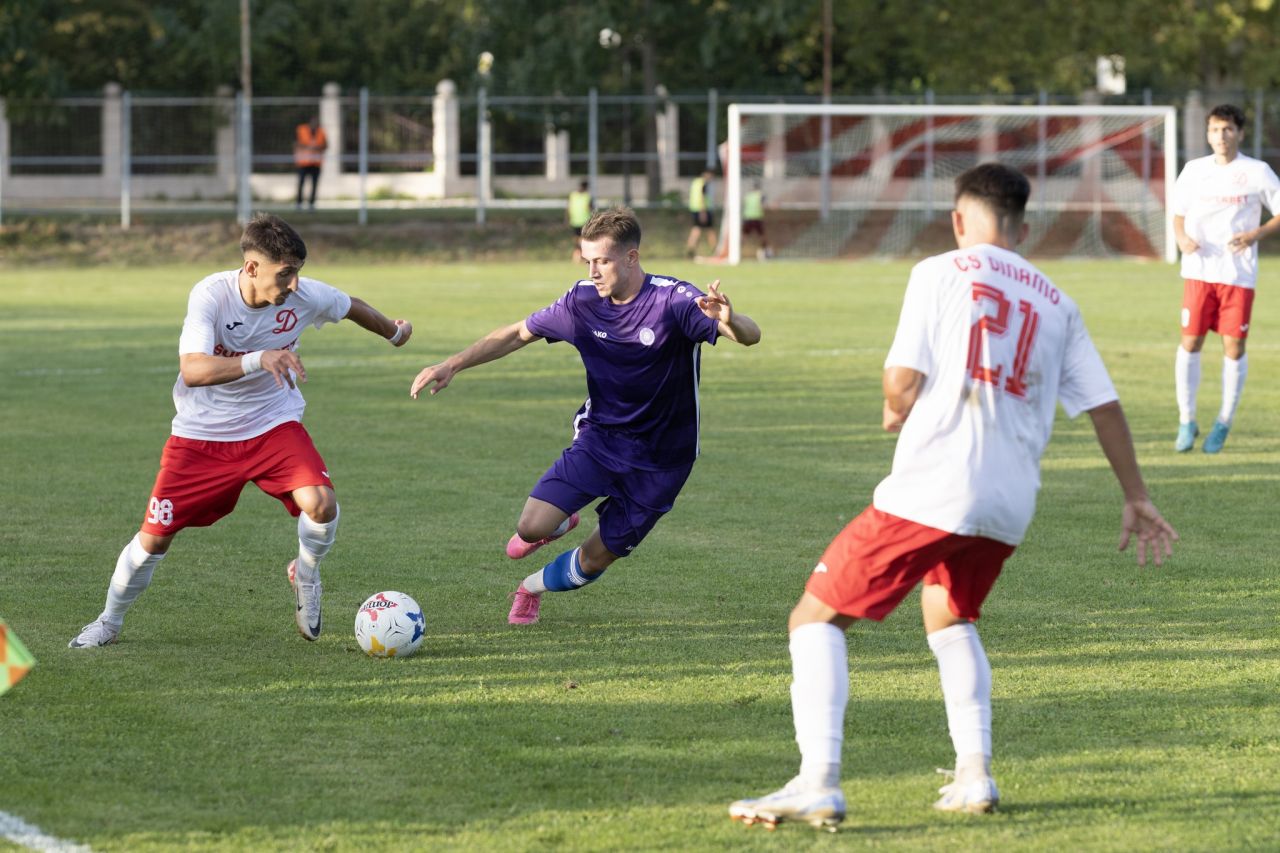 Câți fotbaliști cu meciuri în prima divizie are Florin Bratu la CS Dinamo din Liga 3, echipă cu 21 de jucători Under 21!_12