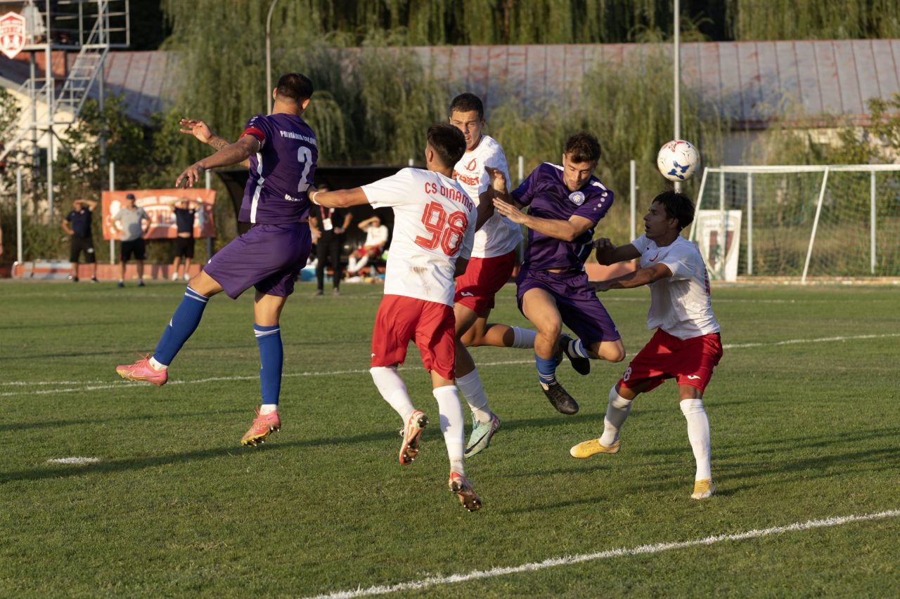 Câți fotbaliști cu meciuri în prima divizie are Florin Bratu la CS Dinamo din Liga 3, echipă cu 21 de jucători Under 21!_13