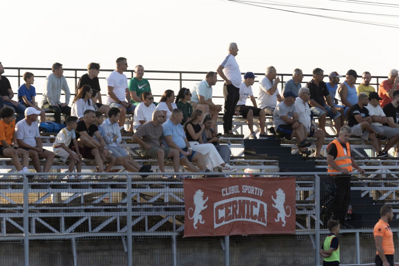 Câți fotbaliști cu meciuri în prima divizie are Florin Bratu la CS Dinamo din Liga 3, echipă cu 21 de jucători Under 21!_18