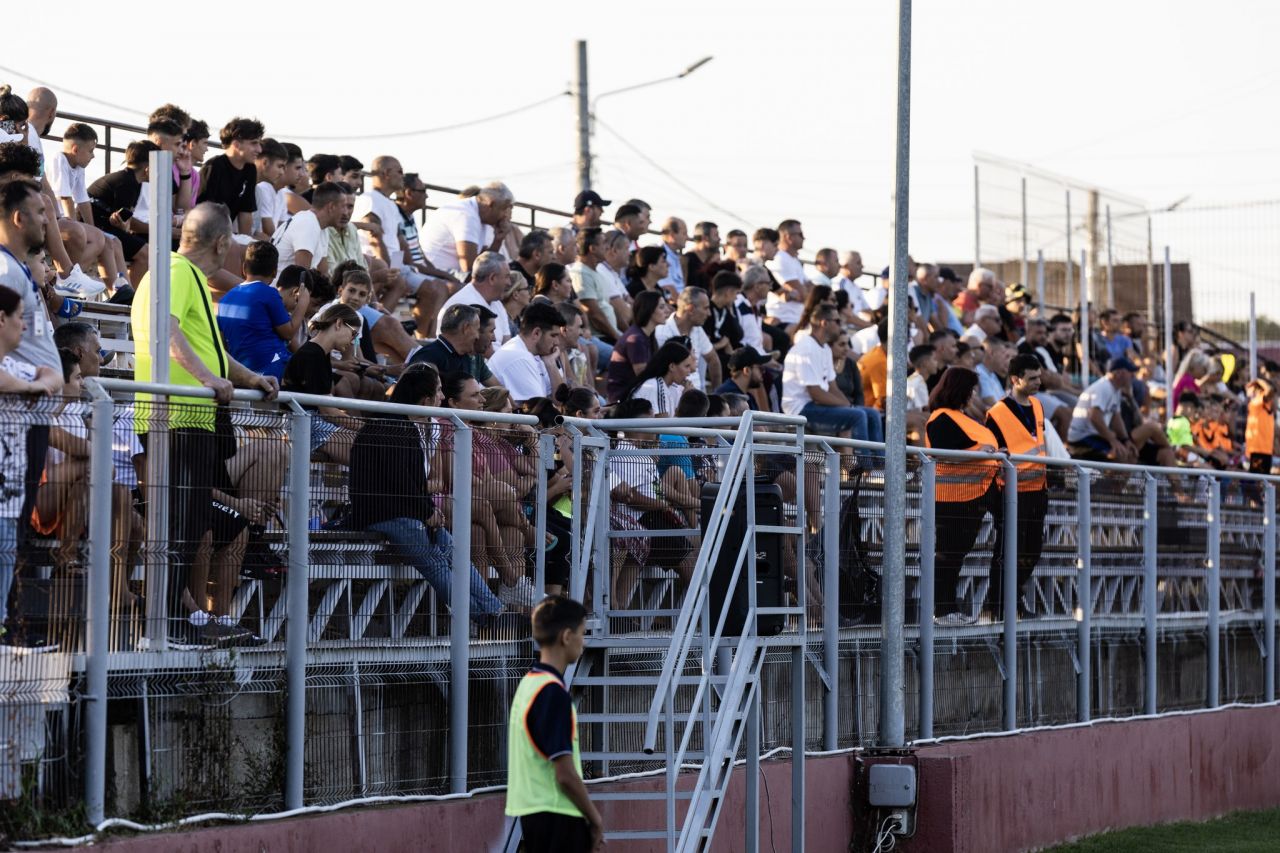 Câți fotbaliști cu meciuri în prima divizie are Florin Bratu la CS Dinamo din Liga 3, echipă cu 21 de jucători Under 21!_23